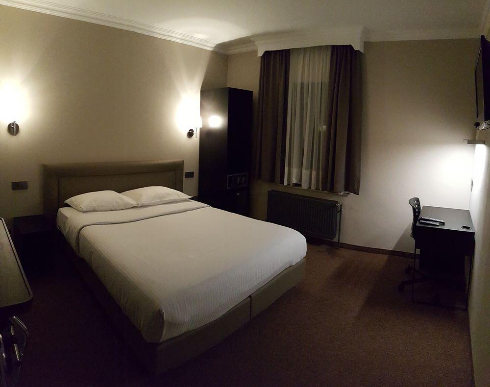 בריסל Hotel Le Chantecler מראה חיצוני תמונה
