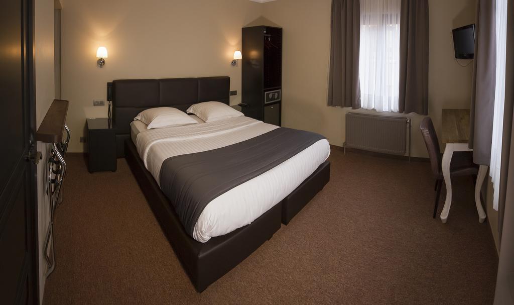 בריסל Hotel Le Chantecler מראה חיצוני תמונה