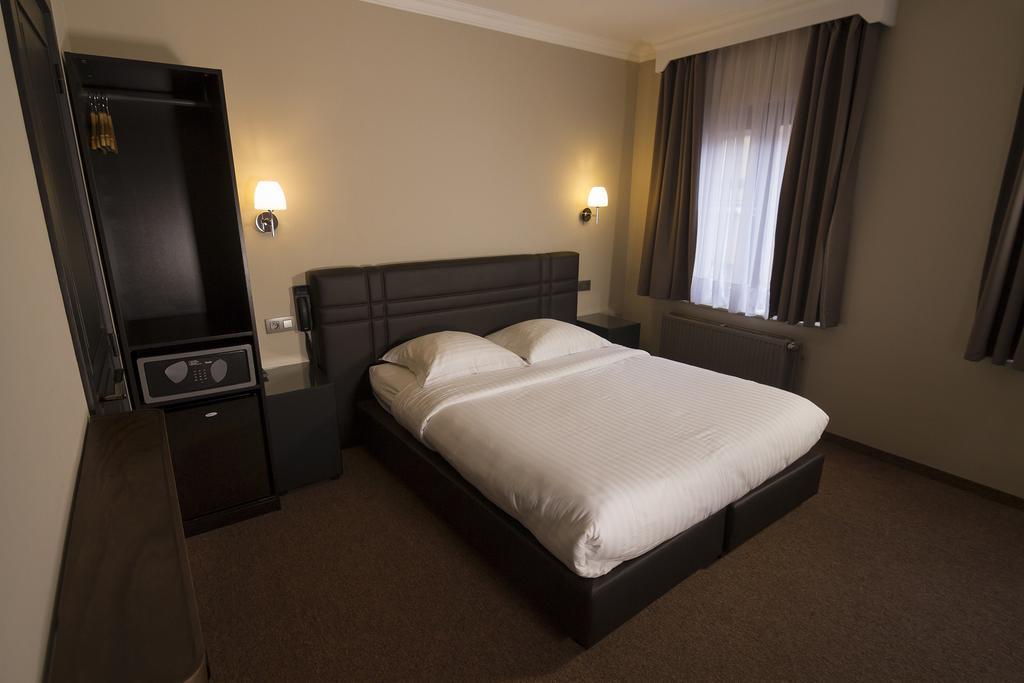 בריסל Hotel Le Chantecler מראה חיצוני תמונה
