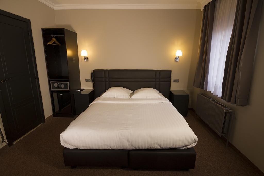 בריסל Hotel Le Chantecler מראה חיצוני תמונה