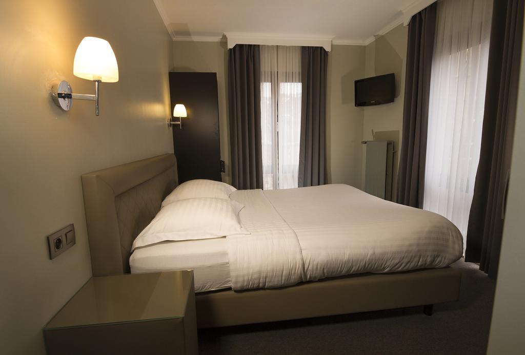 בריסל Hotel Le Chantecler מראה חיצוני תמונה