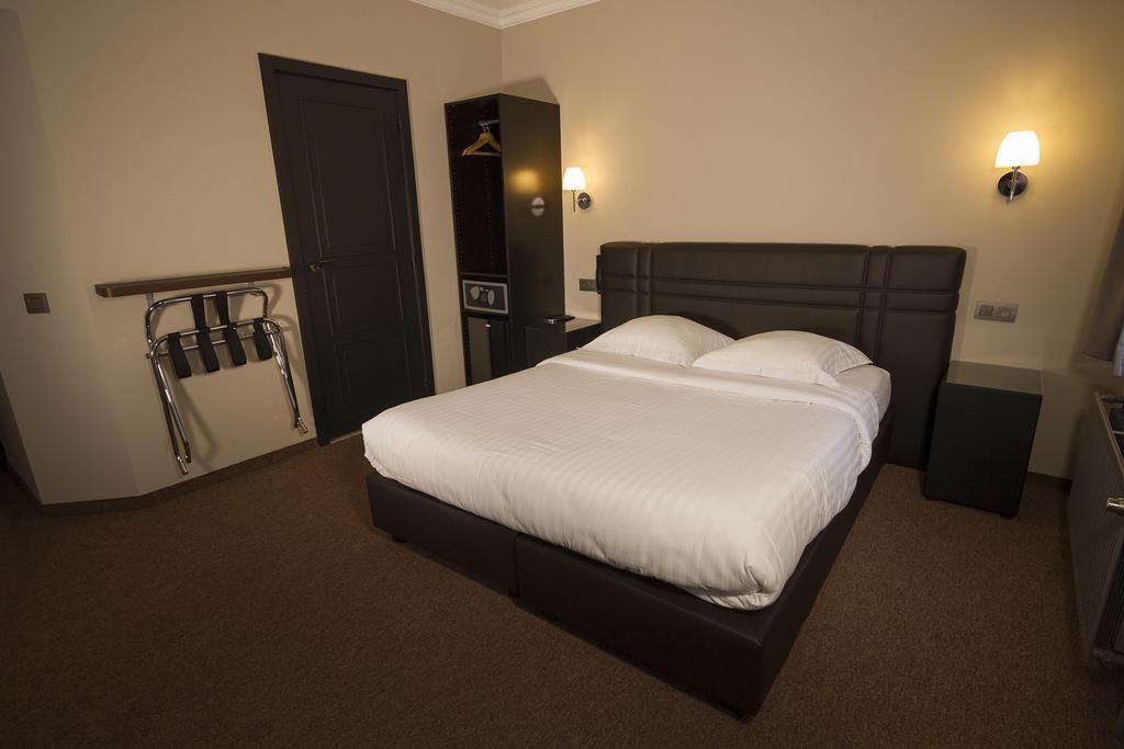 בריסל Hotel Le Chantecler מראה חיצוני תמונה