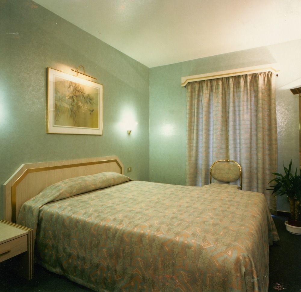 בריסל Hotel Le Chantecler מראה חיצוני תמונה
