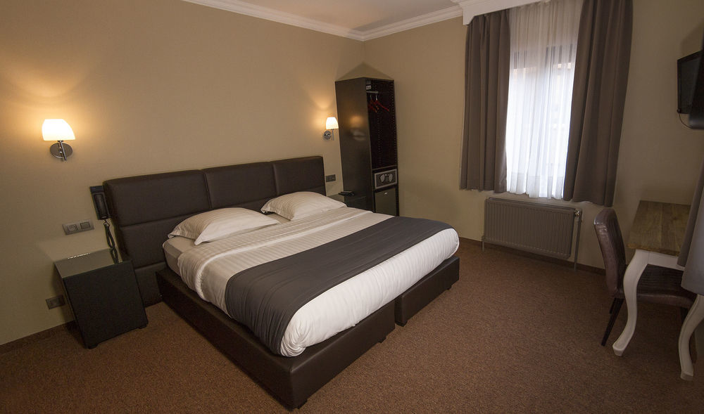 בריסל Hotel Le Chantecler מראה חיצוני תמונה